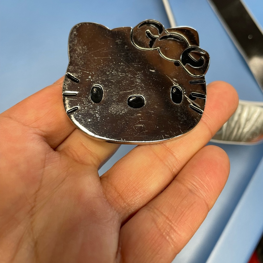 Hello Kitty Buckle - Picture 2 of 5